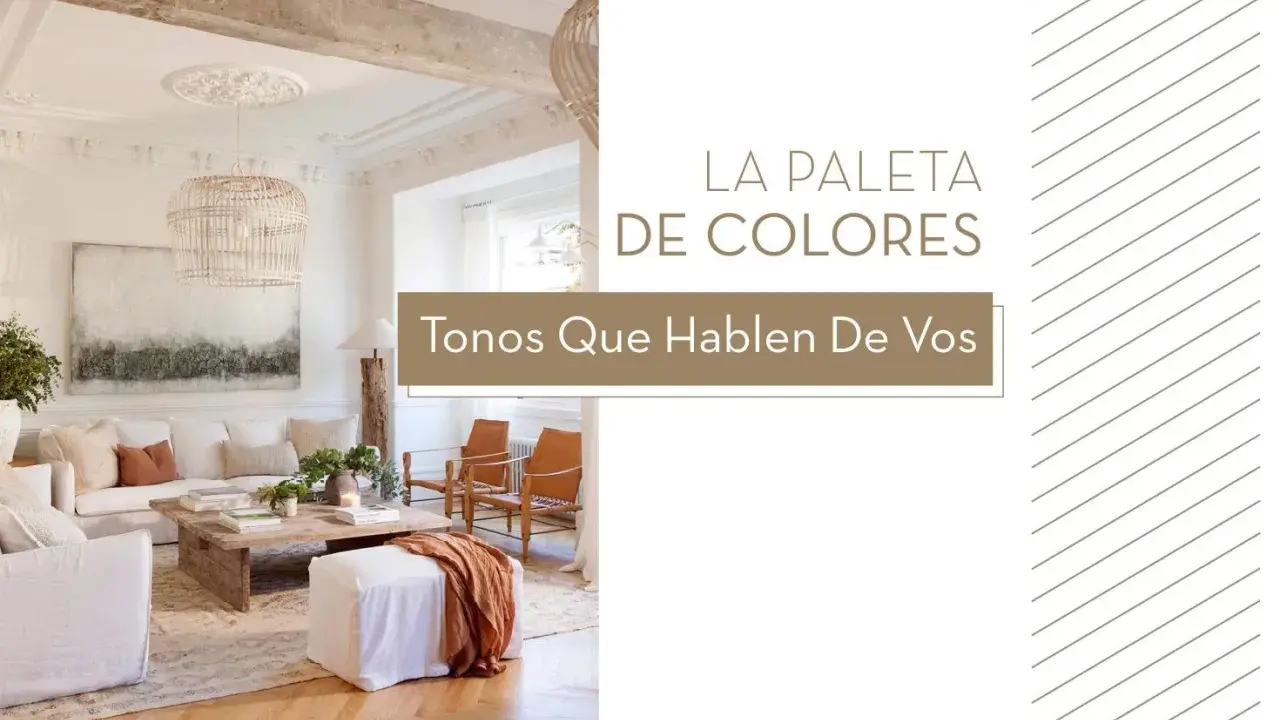 Salón con sofás blancos, mesa de centro rústica y acentos terracota. El **orden visual** se logra con la paleta de colores neutros y texturas naturales.