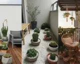 Balcones llenos de vida con jardineras con cactus y suculentas, creando oasis verdes y modernos.