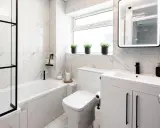 Elegantes azulejos de mármol blanco y negro para un baño pequeño. Ideas para un baño moderno y funcional.