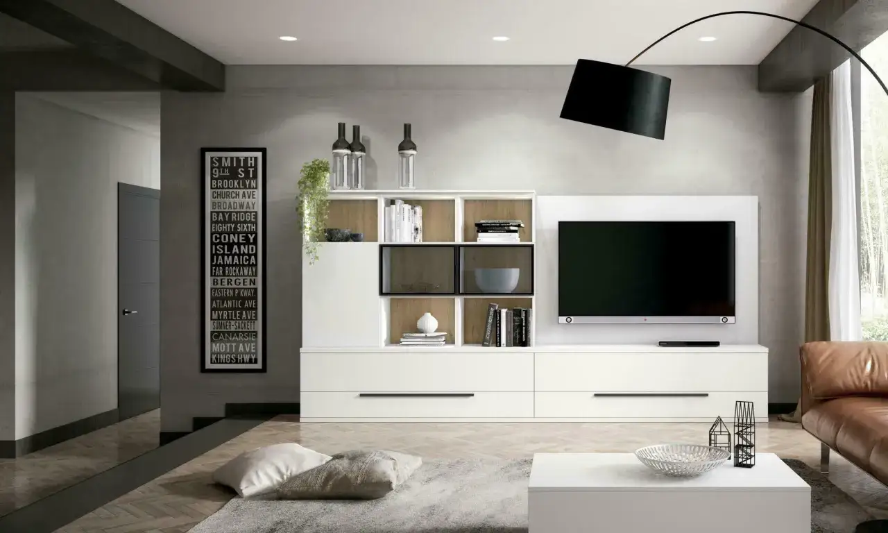 Estanter&iacute;a blanca moderna con TV, ideal para salones peque&ntilde;os. Los colores neutros y la iluminaci&oacute;n crean un ambiente acogedor.